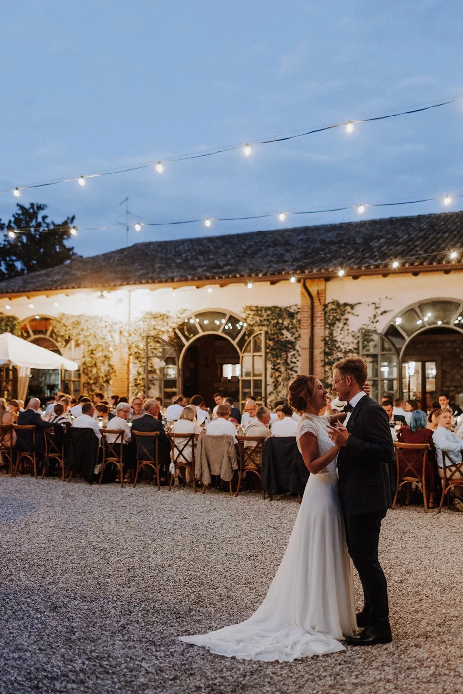 Hochzeit in Italien – Tanz unter Lichterketten